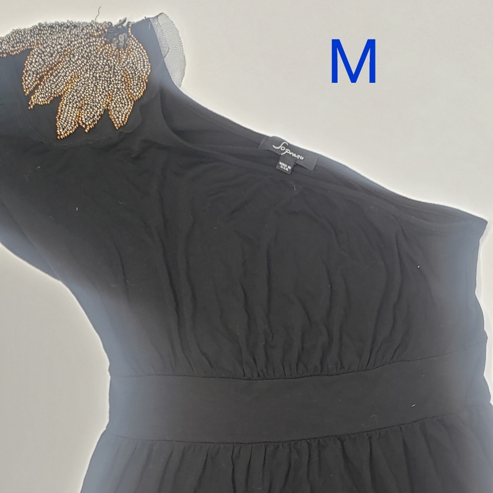 One shoulder shirt